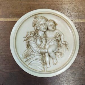 RELIEVE VIRGEN CON NIÑO