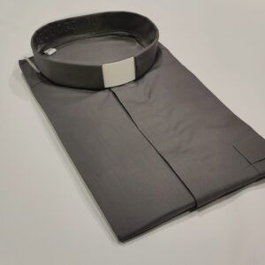 CAMISA GRIS ANTRACITA CUELLO TIRILLA MANGA CORTA