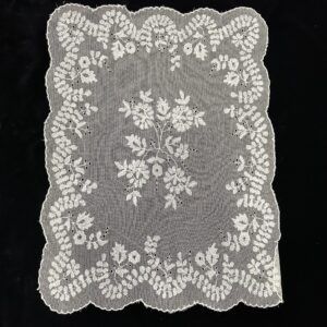 PAÑUELO A MANO FLORES 45x35 CMS