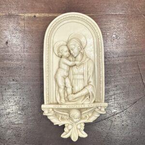 CAPILLA NIÑO DE PIE RESINA