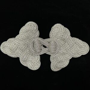 BROCHE PLATEADO GRANDE
